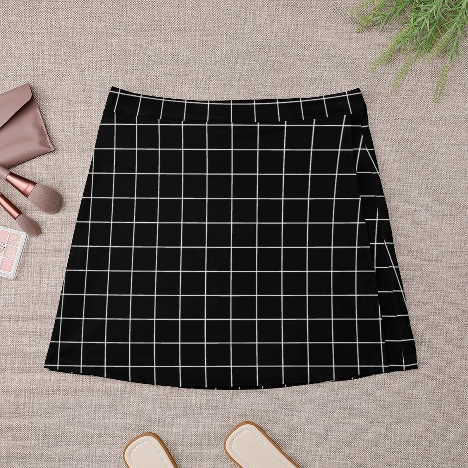 Large White Grid on Black Mini - Summer Clothing Online recensione e prezzo